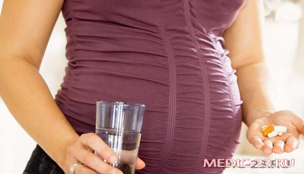 Беременная хочет принять таблетки ибупрофена